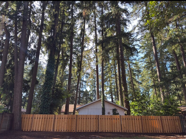 Building Photo - 17635 Hill Way