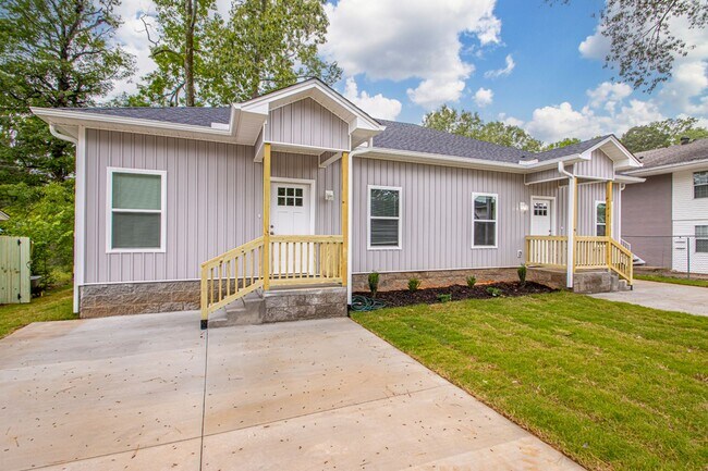 Building Photo - 5703 Valley Dr