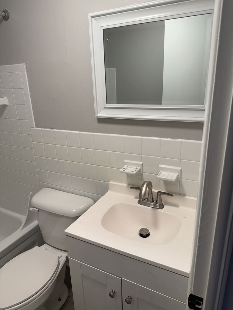 Building Photo - Freelander