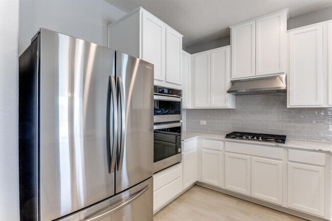 Building Photo - 1100 Desaix Dr