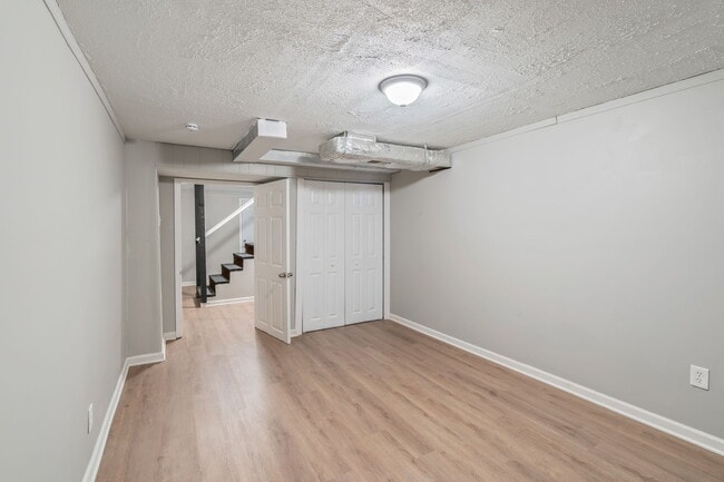 Building Photo - 2809 Lay Ave