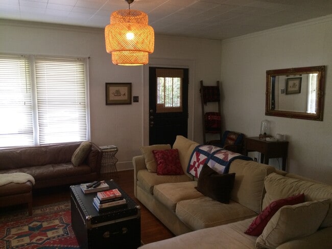 Living Room - 1409 N Austin St