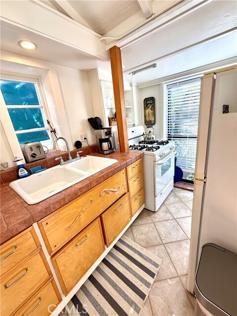 Building Photo - 455 Myrtle St