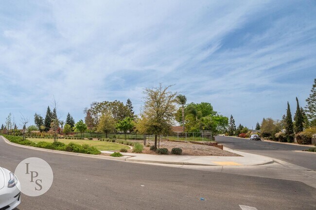 Building Photo - Sanger 2-Story Home, SOLAR!!!  4BR/2.5BA, ...