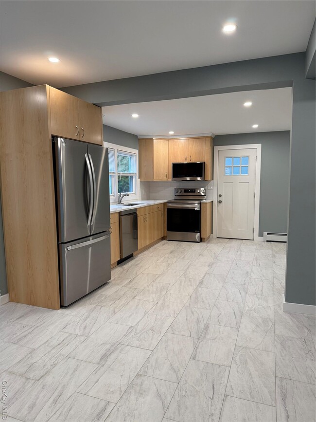 Building Photo - 253 Woodbury Rd