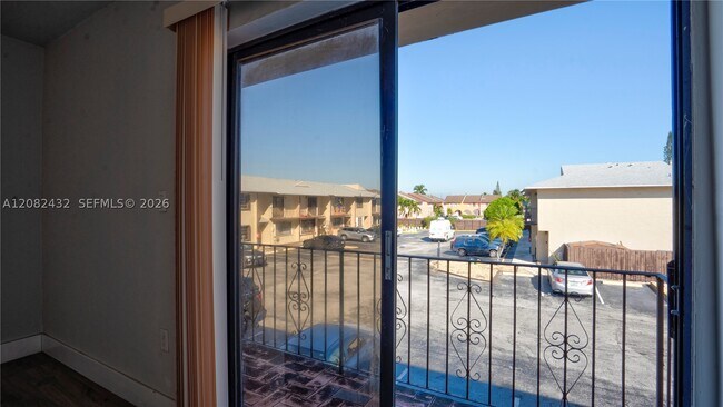 Building Photo - 710 SW 114th Ave
