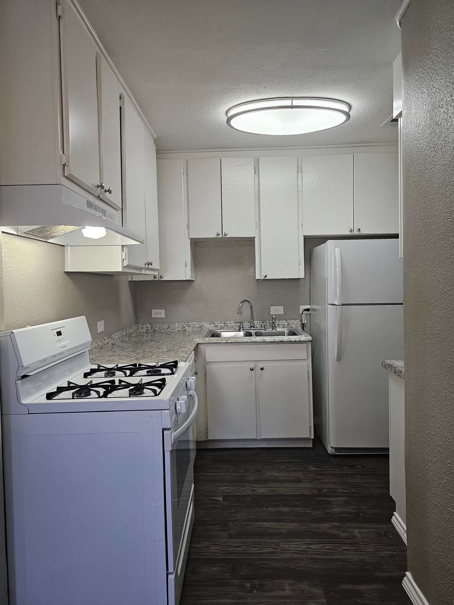 Kitchen - 10126 Kilarney Dr