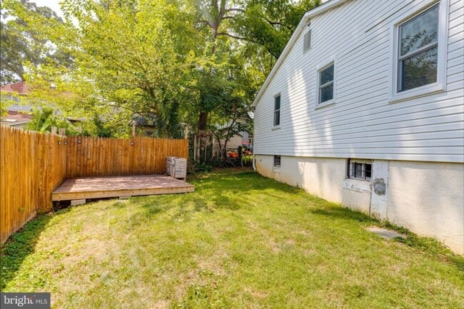 Building Photo - 905 Regester Ave