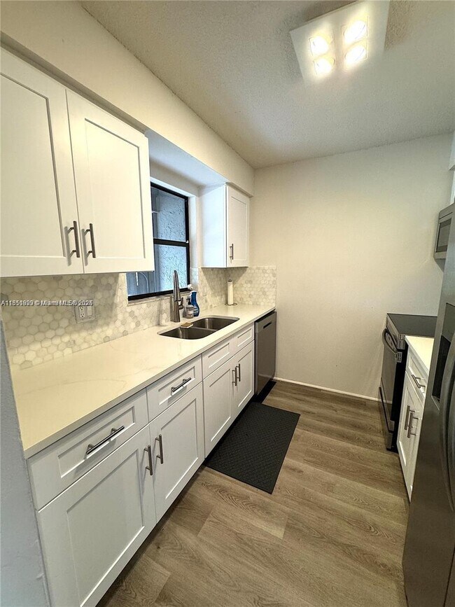 Building Photo - 4303 Inlet Cir