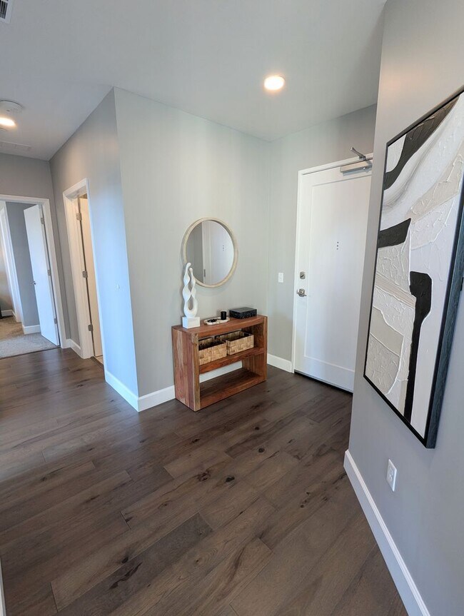 Building Photo - Gorgeous 2 Bedroom 2 Bathroom Downtown Condo with Epic Views and Free Parking