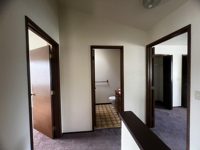 Building Photo - 674 Hidden Creek Rd