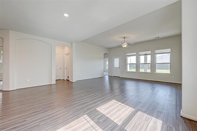 Building Photo - 30822 Lake Spur Mnr