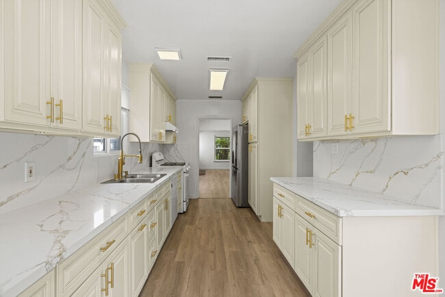 Building Photo - 1511 Edris Dr