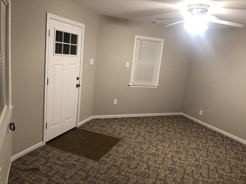 Building Photo - 304 NE 8th St