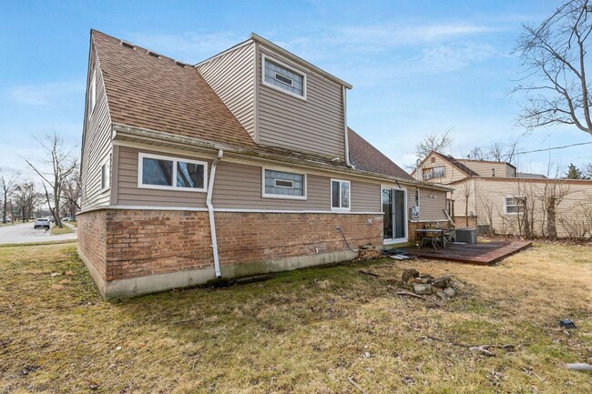 Building Photo - Charming 4BR House in Park Forest