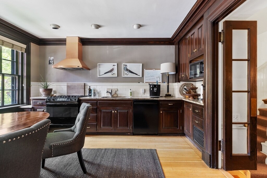 Building Photo - 295 Marlborough St