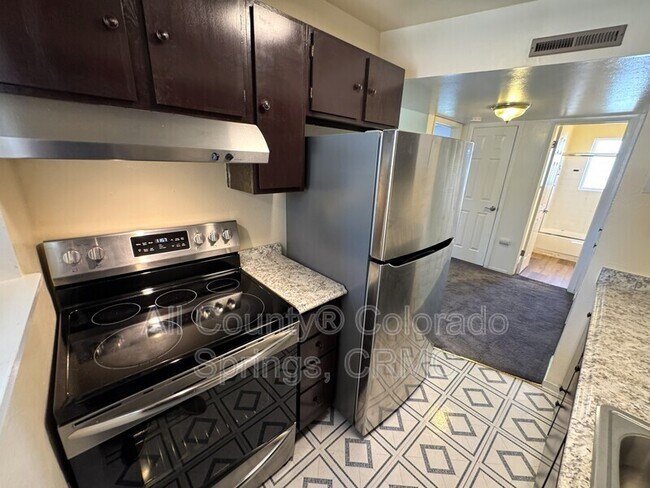 Building Photo - 1129 Cree Dr