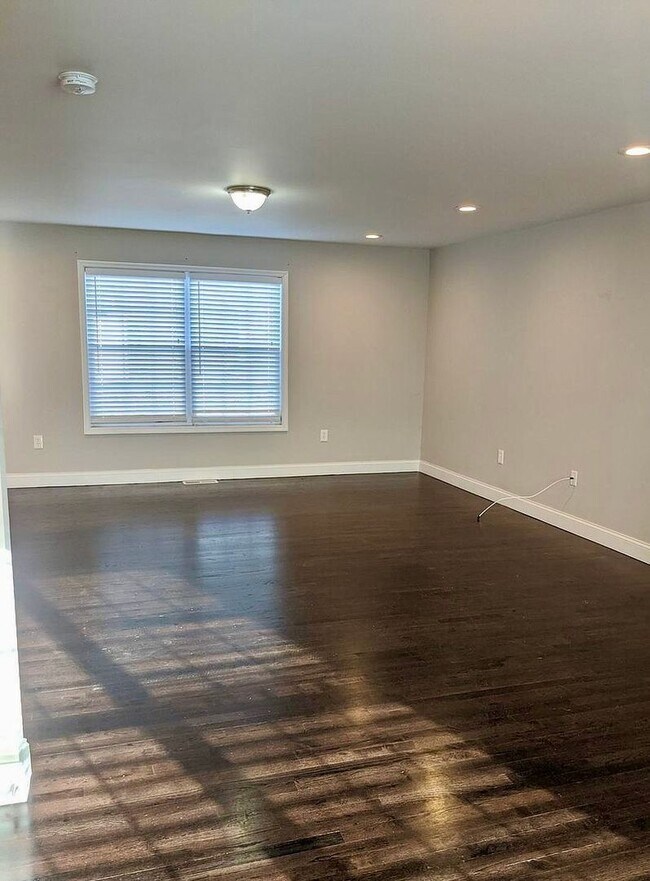 Building Photo - 254 Upland Ave