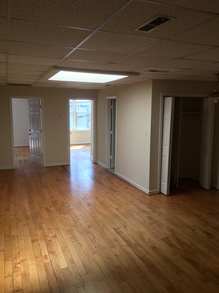 Primary Photo - 815 W Broad St