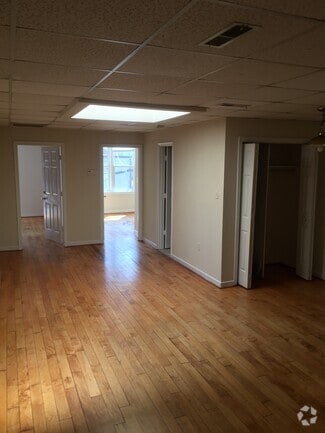 Building Photo - 815 W Broad St