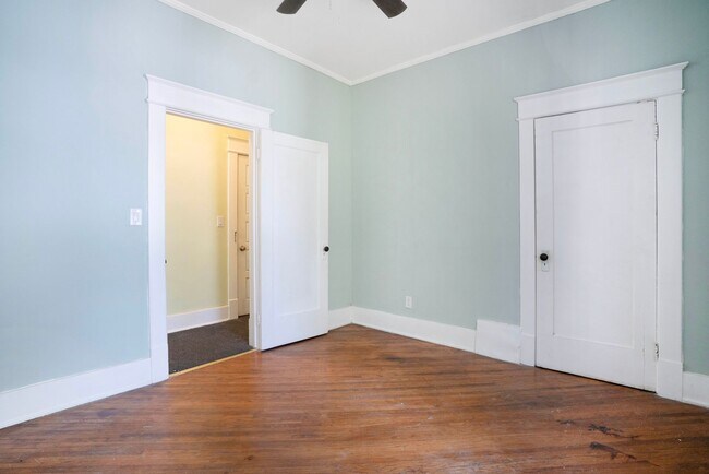 Building Photo - Charming Historic 2BR Apartment with Garag...