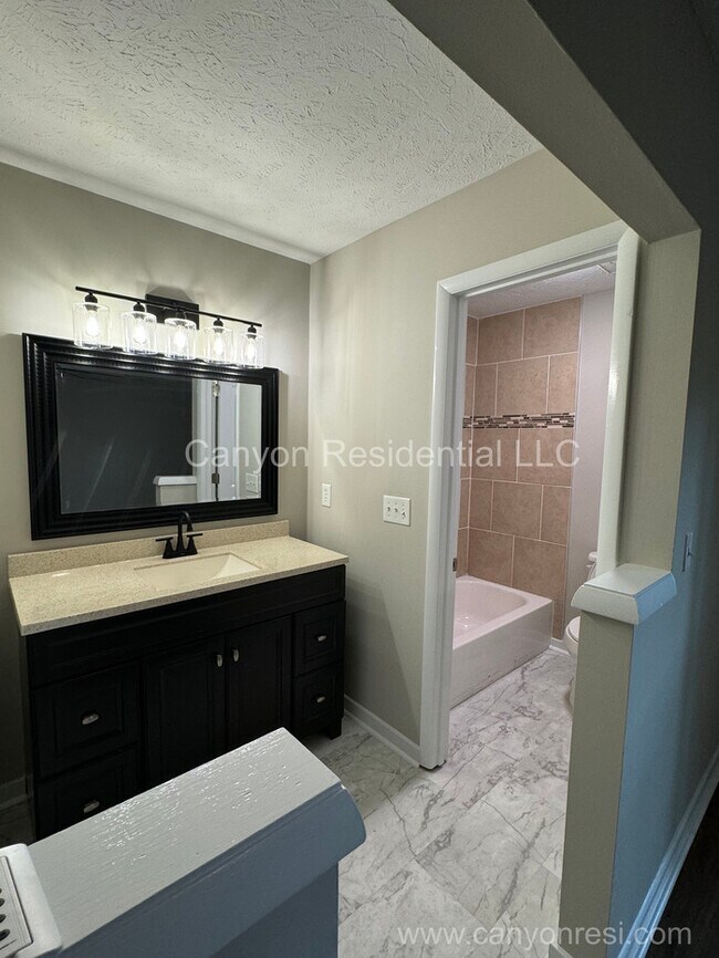Building Photo - 7104 Old Castle Dr
