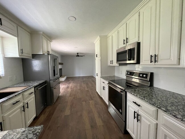 Building Photo - Great Location in Nixa!