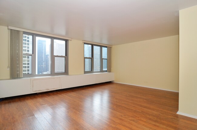 Building Photo - 400 E Randolph St