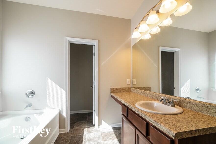 Building Photo - 8 Stadelman Ct