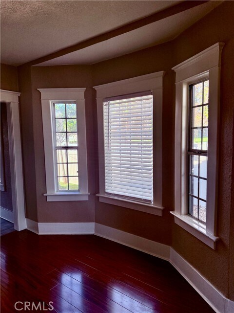 Building Photo - 119 N Cullen Ave