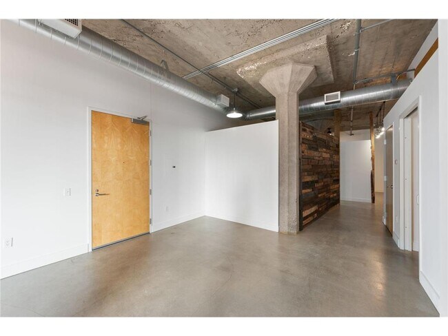 Building Photo - 718 N Washington Ave