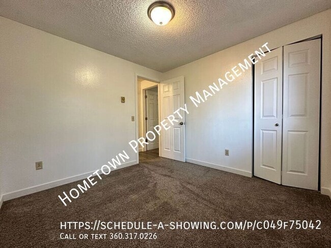Building Photo - 1310 Goldenrod Dr SE