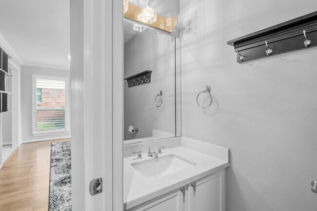 Building Photo - 30 Village Knoll Pl