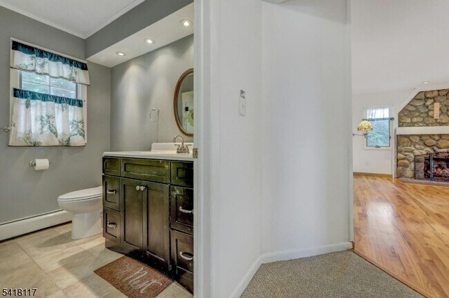 Building Photo - 336 Lakeview Ave