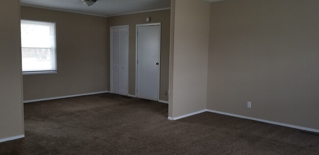 Building Photo - 3 Bedroom Ranch