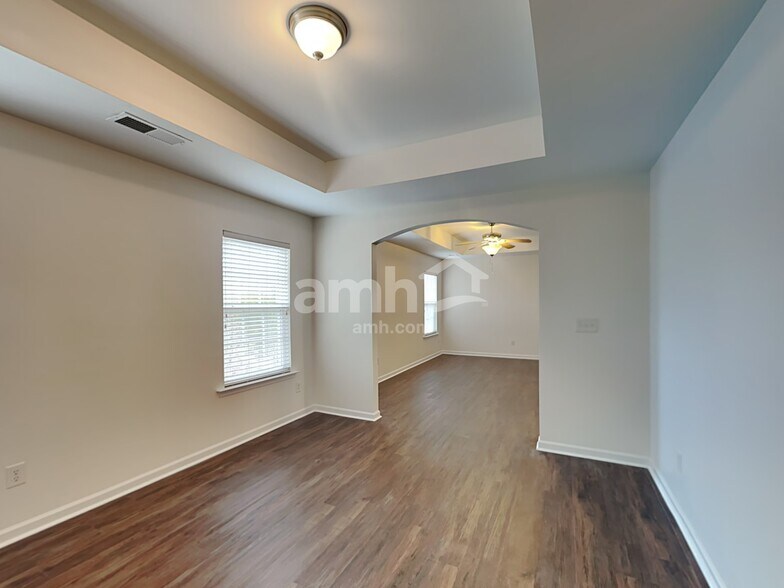 Building Photo - 5116 Abercromby St