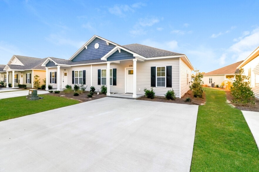 Building Photo - 179 Highlands Glen