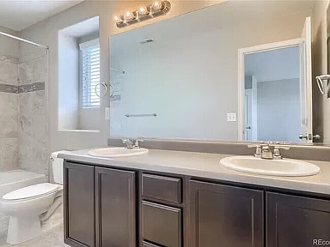 Building Photo - Incredible 4 bedroom home in Reunion.