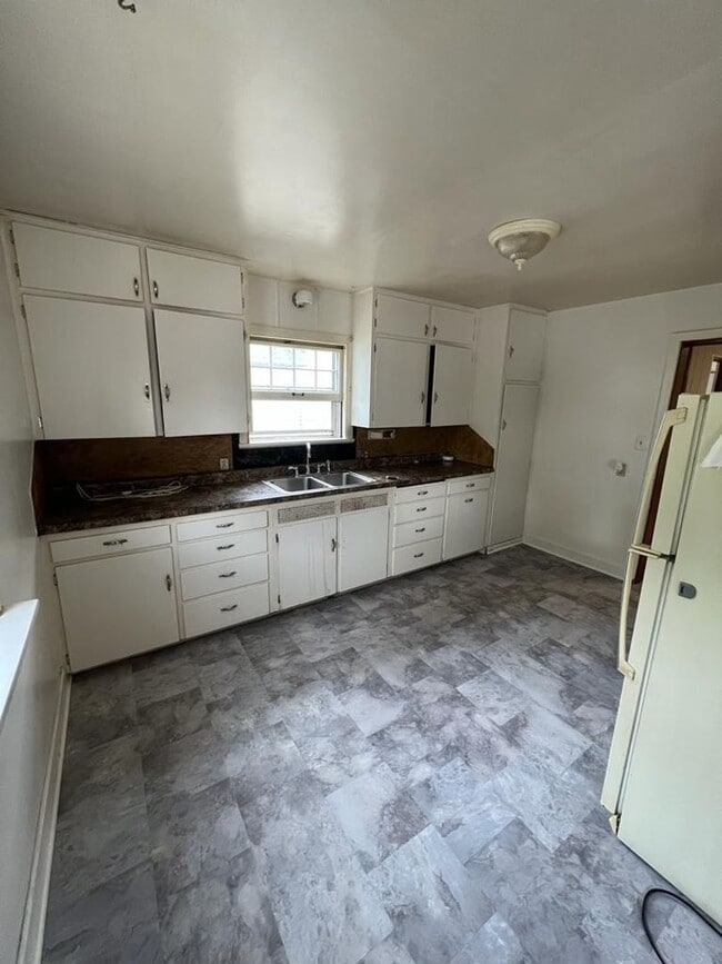 Building Photo - RE SOLUTIONS WI LLC