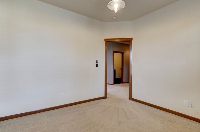 Building Photo - Spacious 3 Bedroom Plus Office with AC, Gas Fireplace and Fenced Backyard