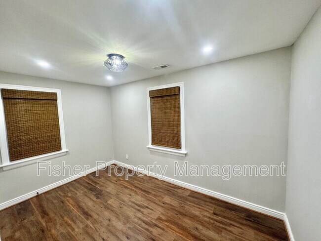 Building Photo - 518 Northside Ave