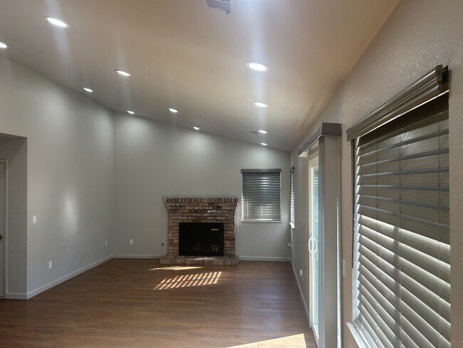 Building Photo - 1728 Colin Ln