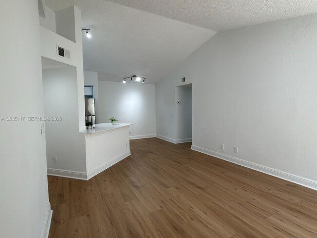 Building Photo - 12840 Vista Isles Dr
