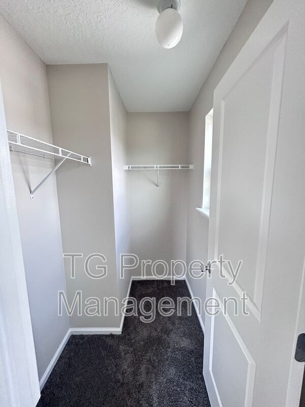 Building Photo - 102 Bluejack Ln