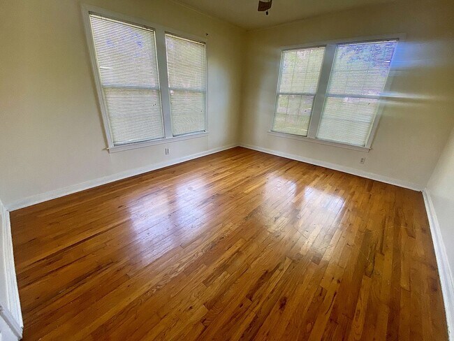 Building Photo - 3BR/2BA Home with Garage in an Established Lake Charles Neighborhood