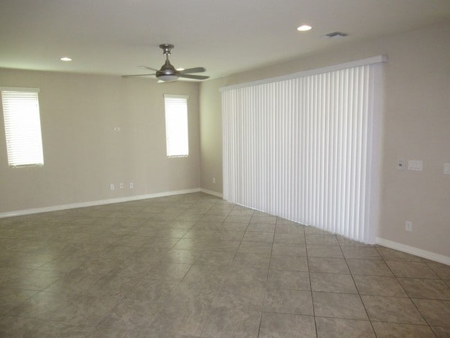 Building Photo - MOVE IN SPECIAL
