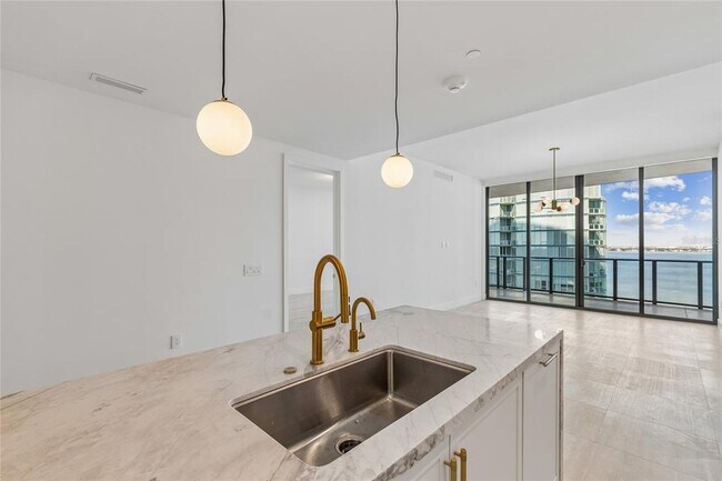 Building Photo - 3015 S Ysabella Ave