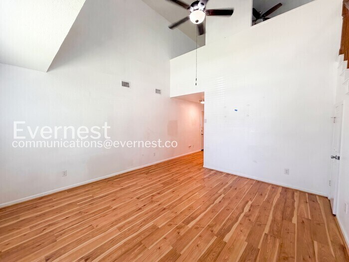 Building Photo - 707 Valley View Dr
