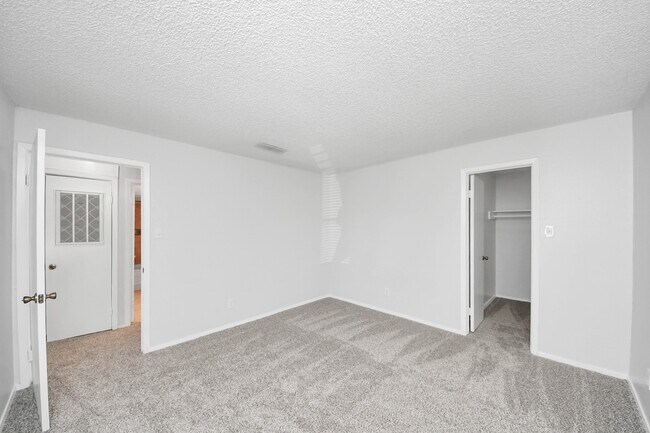 Building Photo - 3750 Tanglewilde St