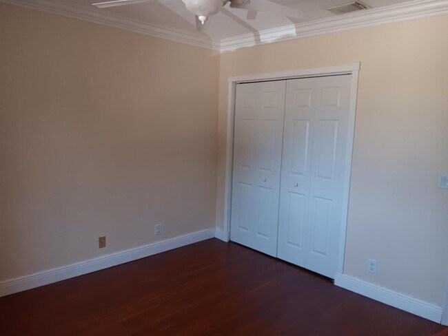 Building Photo - 4983 Pinemore Ln